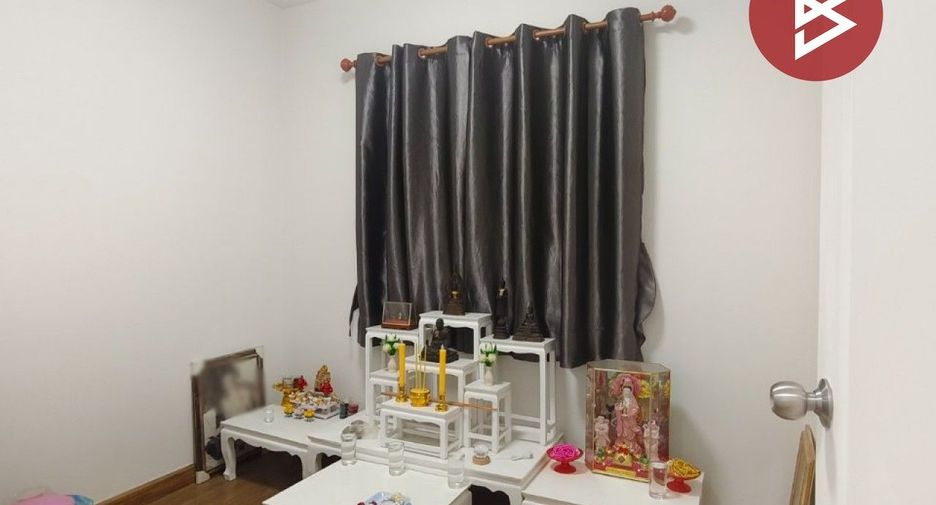 For sale 4 bedrooms townhouse in Krathum Baen, Samut Sakhon