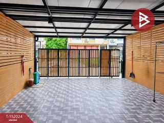 For sale 4 bedrooms townhouse in Krathum Baen, Samut Sakhon