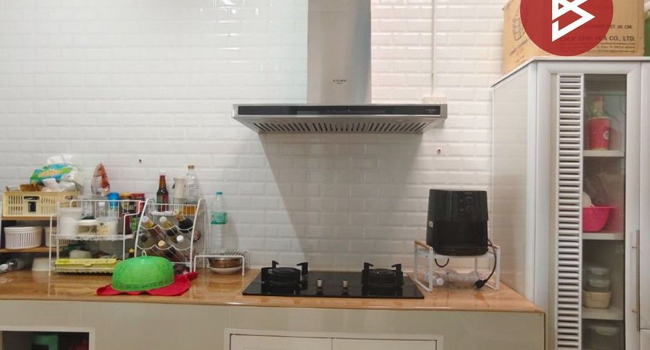 For sale 4 bedrooms townhouse in Krathum Baen, Samut Sakhon