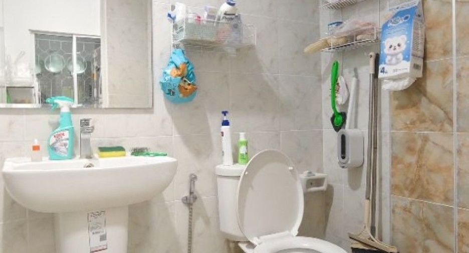 For sale 4 bedrooms townhouse in Krathum Baen, Samut Sakhon