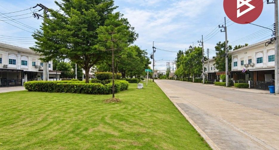 For sale 4 bedrooms townhouse in Krathum Baen, Samut Sakhon