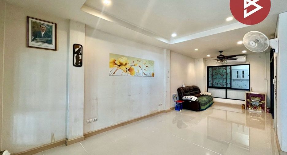 For sale 3 bedrooms townhouse in Mueang Samut Prakan, Samut Prakan