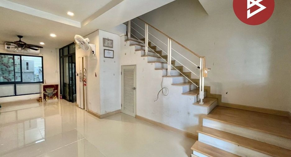 For sale 3 bedrooms townhouse in Mueang Samut Prakan, Samut Prakan