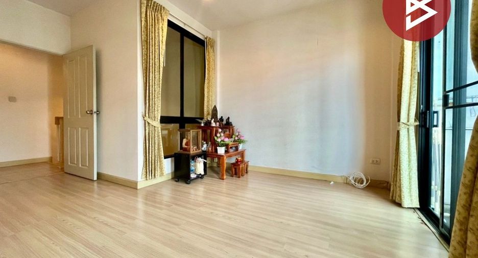 For sale 3 bedrooms townhouse in Mueang Samut Prakan, Samut Prakan