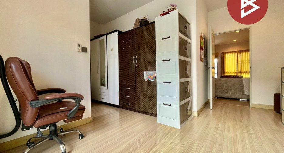 For sale 3 bedrooms townhouse in Mueang Samut Prakan, Samut Prakan