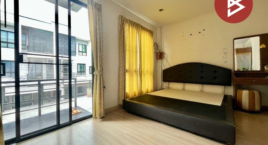 For sale 3 bedrooms townhouse in Mueang Samut Prakan, Samut Prakan
