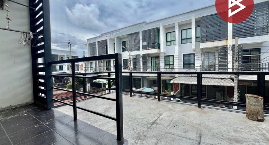 For sale 3 bedrooms townhouse in Mueang Samut Prakan, Samut Prakan