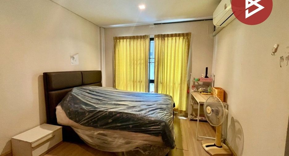 For sale 3 bedrooms townhouse in Mueang Samut Prakan, Samut Prakan
