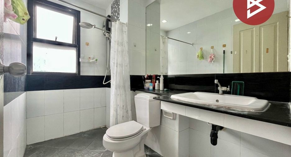 For sale 3 bedrooms townhouse in Mueang Samut Prakan, Samut Prakan
