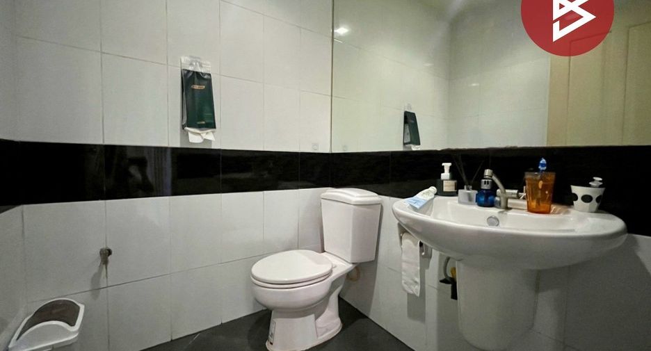For sale 3 bedrooms townhouse in Mueang Samut Prakan, Samut Prakan