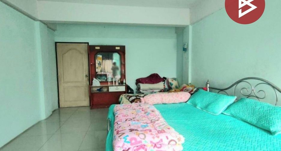 For sale 3 bedrooms retail Space in Lat Krabang, Bangkok