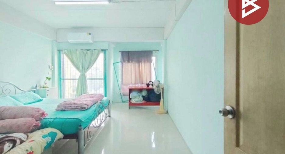 For sale 3 bedrooms retail Space in Lat Krabang, Bangkok