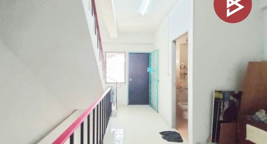 For sale 3 bedrooms retail Space in Lat Krabang, Bangkok