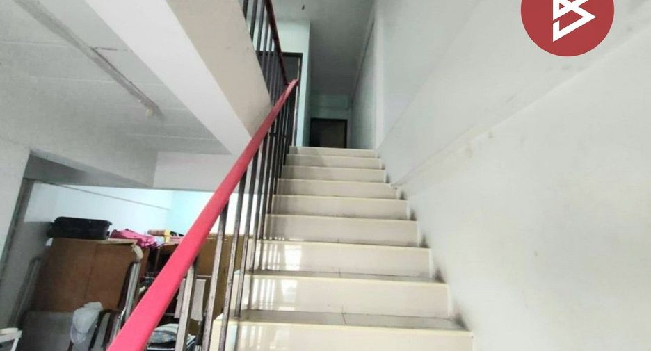 For sale 3 bedrooms retail Space in Lat Krabang, Bangkok