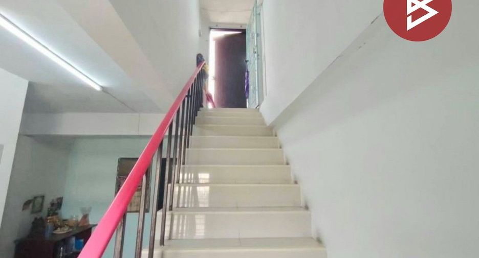 For sale 3 bedrooms retail Space in Lat Krabang, Bangkok