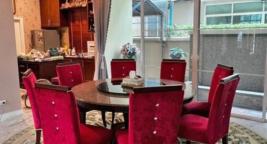 For sale 3 bedrooms house in Taling Chan, Bangkok