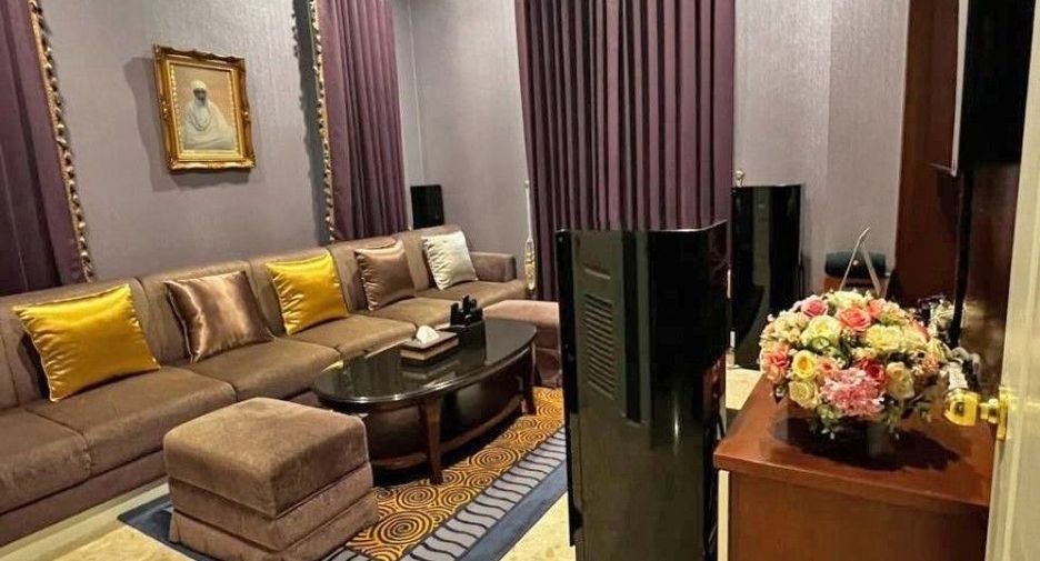 For sale 3 bedrooms house in Taling Chan, Bangkok