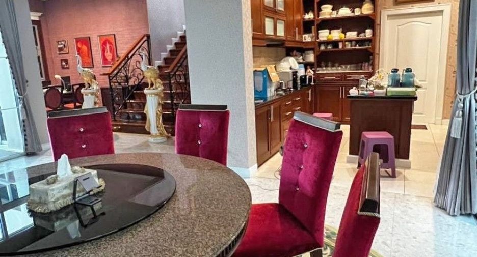 For sale 3 bedrooms house in Taling Chan, Bangkok