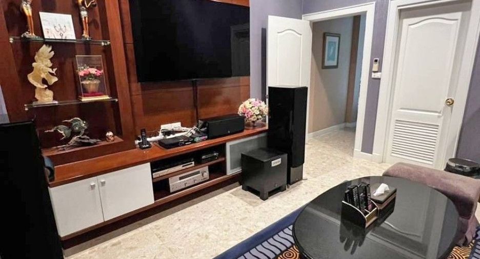 For sale 3 bedrooms house in Taling Chan, Bangkok