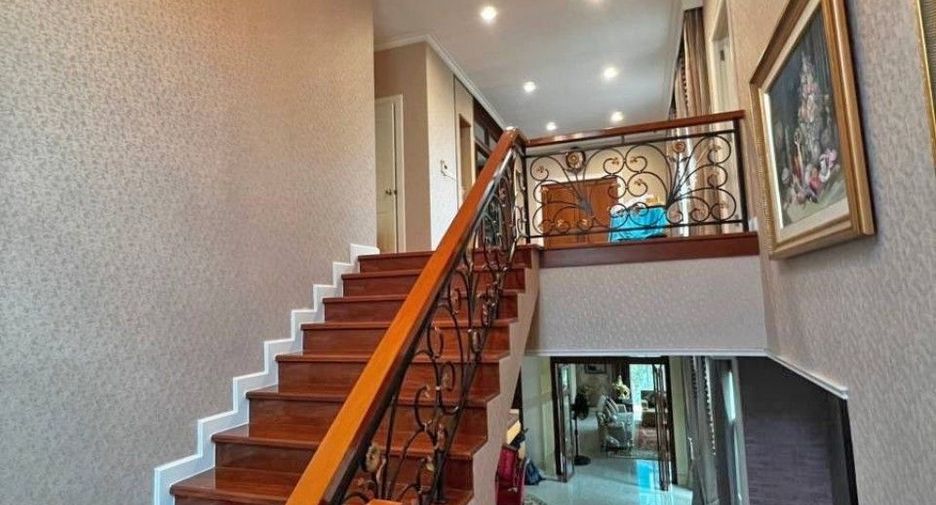 For sale 3 bedrooms house in Taling Chan, Bangkok