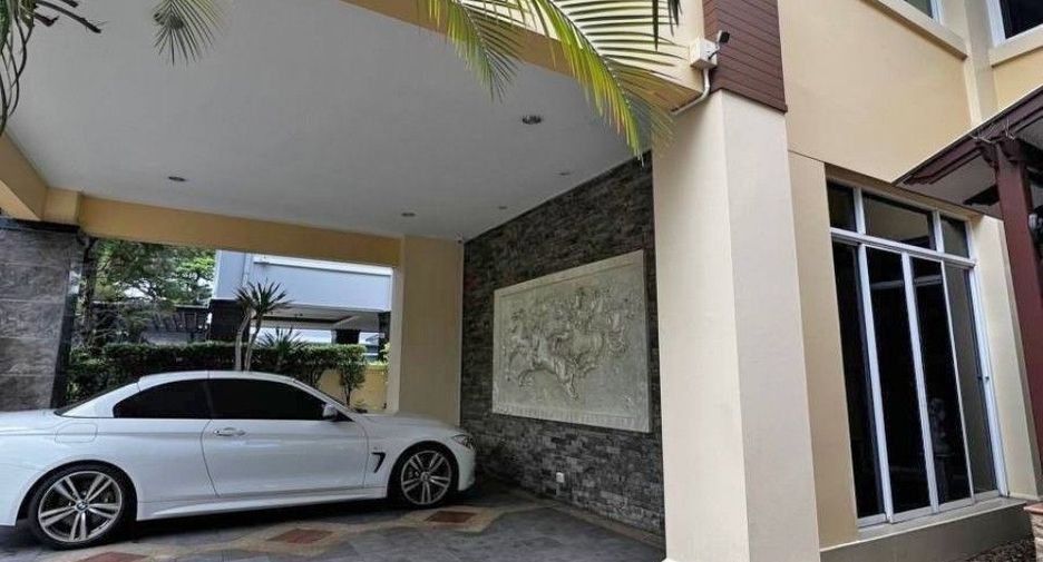 For sale 3 bedrooms house in Taling Chan, Bangkok