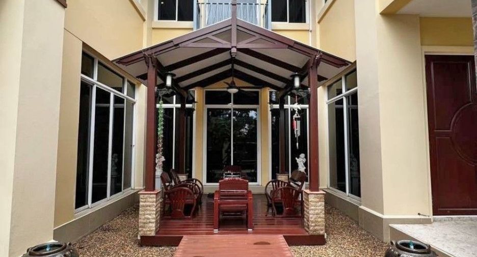 For sale 3 bedrooms house in Taling Chan, Bangkok