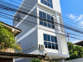 For sale 4 ベッドルーム house in Bangkok Noi, Bangkok