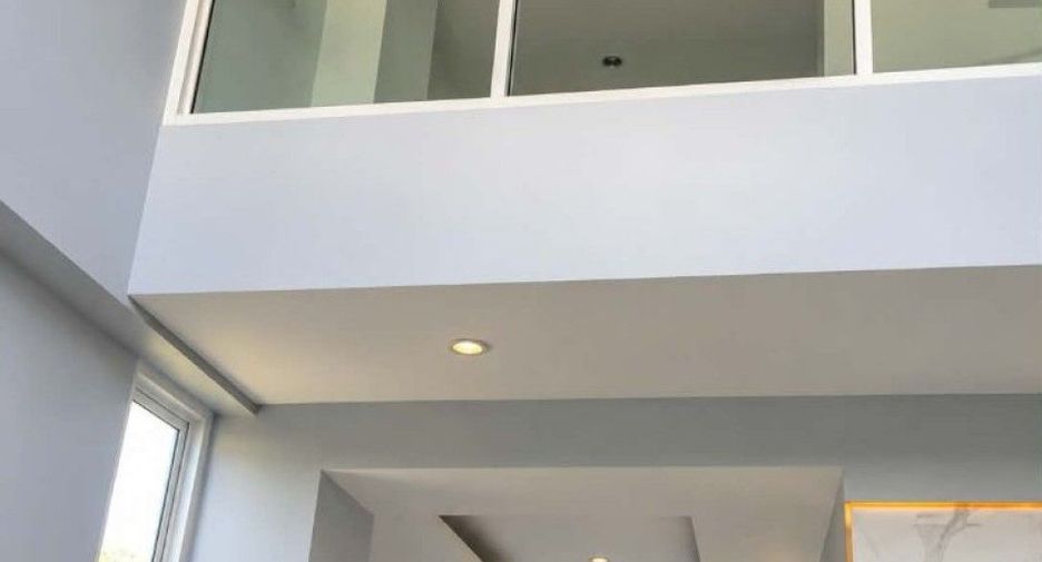 For sale 4 ベッドルーム house in Bangkok Noi, Bangkok