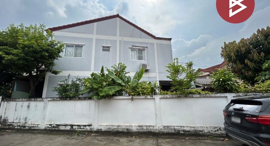 À vendre 4 chambres maison de ville à Mueang Chon Buri, Chonburi