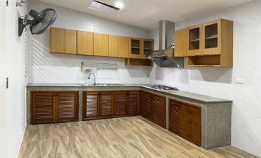 Аренда и продажа 5 спальни таунхаус в Суан Луанг, Бангкок