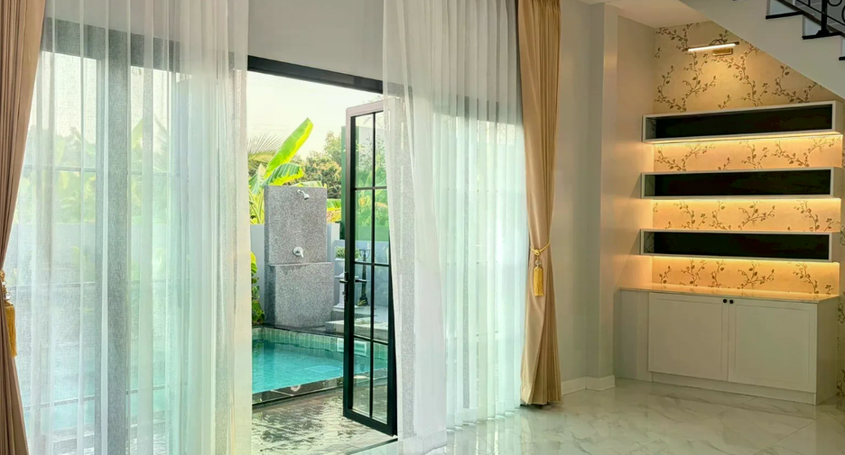 For sale 3 bedrooms villa in Saraphi, Chiang Mai