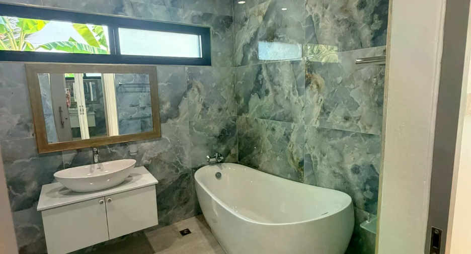 For sale 3 bedrooms villa in Saraphi, Chiang Mai
