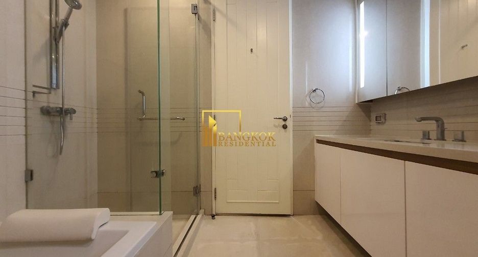 For rent 2 bedrooms condo in Pathum Wan, Bangkok