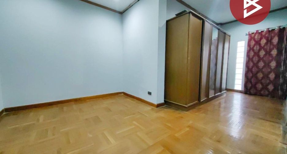 Casa adosada en venta de 6 habitaciones en Bang Na, Bangkok
