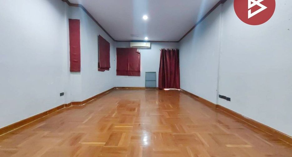 Casa adosada en venta de 6 habitaciones en Bang Na, Bangkok
