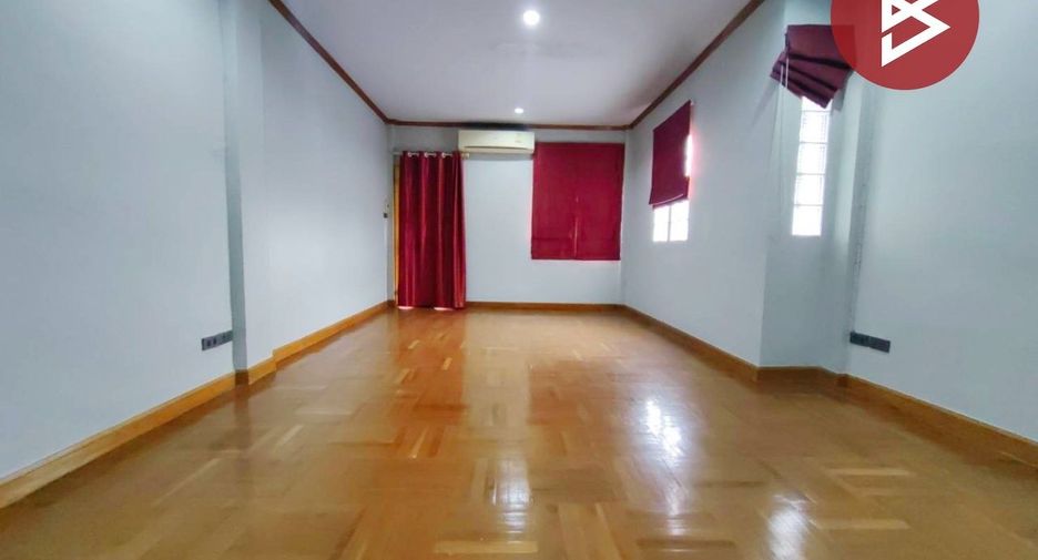 Casa adosada en venta de 6 habitaciones en Bang Na, Bangkok