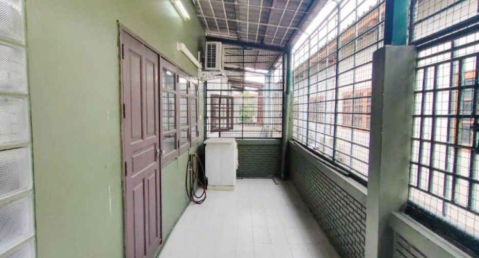 Casa adosada en venta de 6 habitaciones en Bang Na, Bangkok