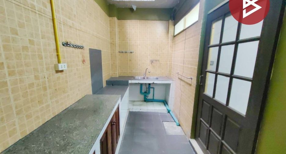 Casa adosada en venta de 6 habitaciones en Bang Na, Bangkok