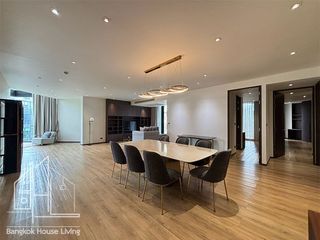 Condo en alquiler de 3 habitaciones en Khlong Toei, Bangkok