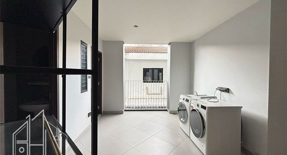 Wohnung zur Miete mit 3 Zimmer in Khlong Toei, Bangkok