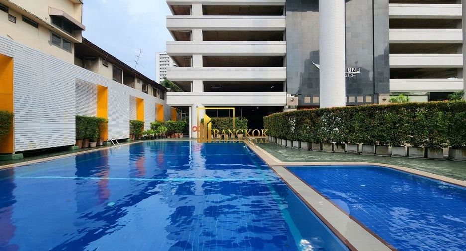 Condo en alquiler de 3 habitaciones en Watthana, Bangkok