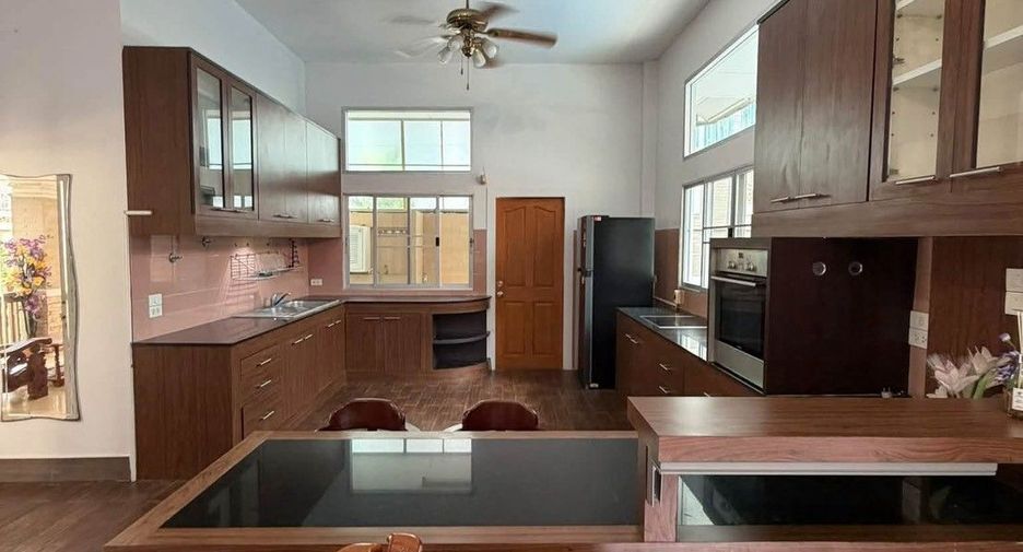 Продажа 4 спальни вилла в Банг Ламунг, Чонбури