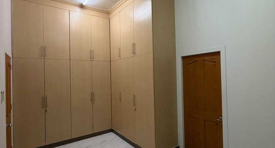 Продажа 4 спальни вилла в Банг Ламунг, Чонбури