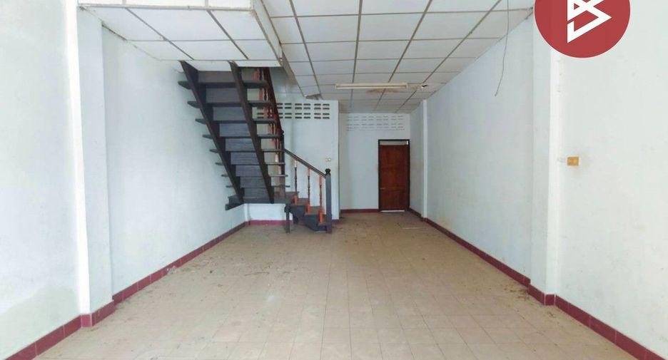 Casa adosada en venta de 2 habitaciones en Phutthamonthon, Nakhon Pathom