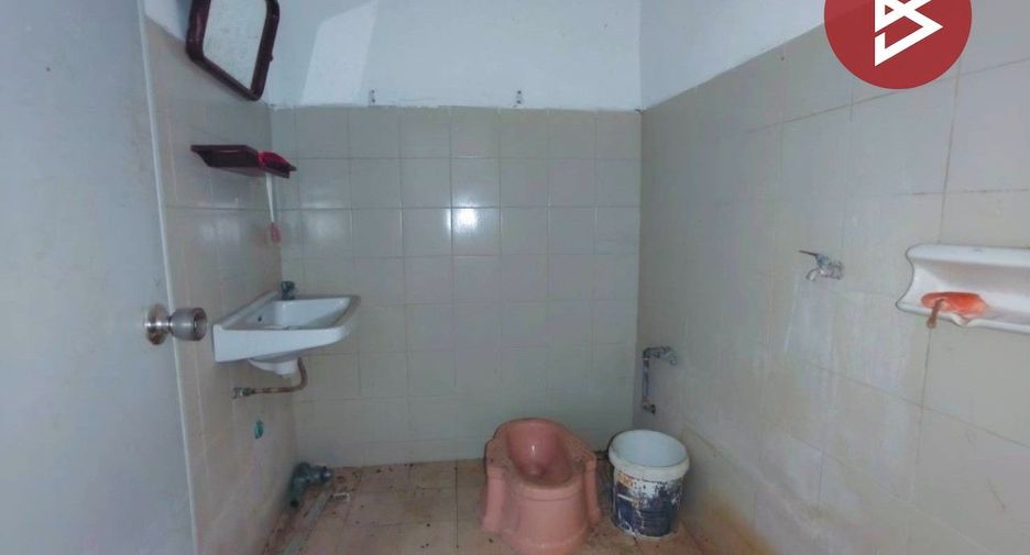 Casa adosada en venta de 2 habitaciones en Phutthamonthon, Nakhon Pathom