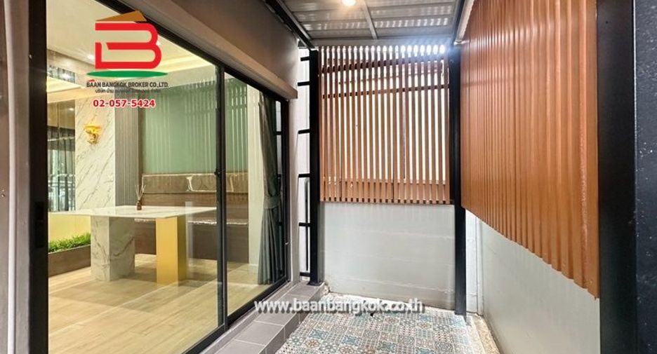 出售 3 卧室 联排别墅 在 Saphan Sung, 曼谷