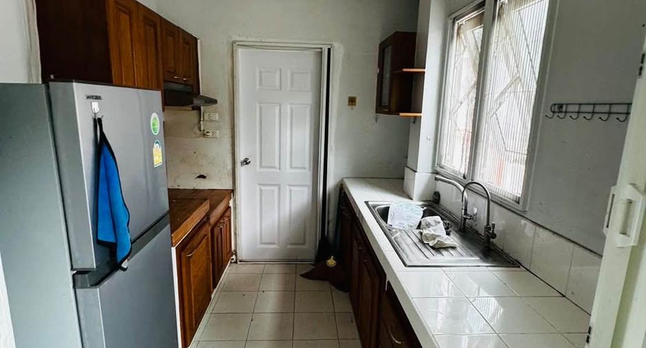 For sale 3 bedrooms house in Si Racha, Chonburi