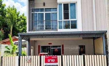 For sale 3 bedrooms townhouse in Khlong Sam Wa, Bangkok