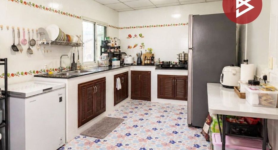 For sale 3 bedrooms townhouse in Khlong Sam Wa, Bangkok