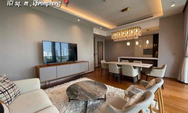 For rent 3 bedrooms condo in Khlong Toei, Bangkok